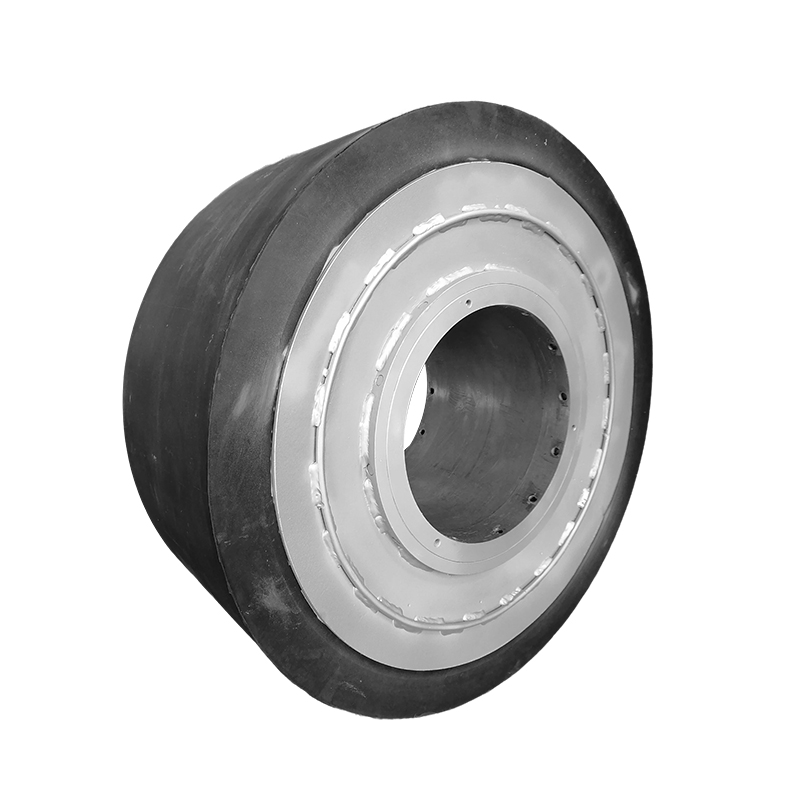 How do bonded solid tires maintain their structural integrity under the heavy loads of heavy-duty transport vehicles in shipyards?